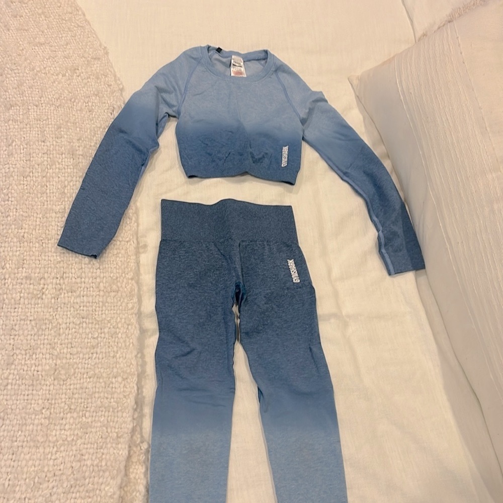 Blue ombré gym shark workout set worn twice. Both top and leggings are xs.